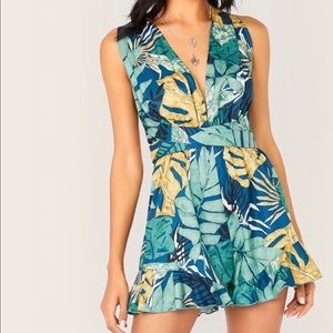 🌴 Tropical Plunging Neck Crisscross Backless Romper NWT